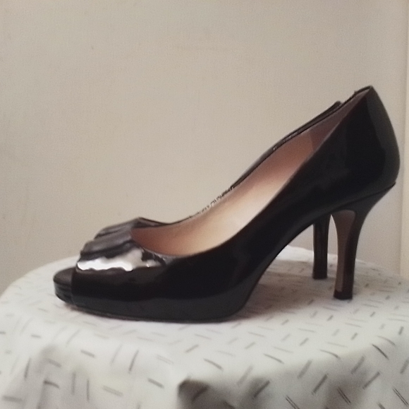 Vince Camuto Peep Toe Black Patent Leather Heels SIZE 8 - Picture 6 of 7